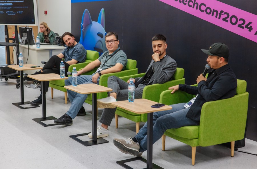 Алексей Шаравар (СЕО QazCode), Аскар Акшабаев (Co-founder, CTO, 1Fit), Рауль Линдт (CPO Citix) и Ербол Ахметов (Astana Hub)