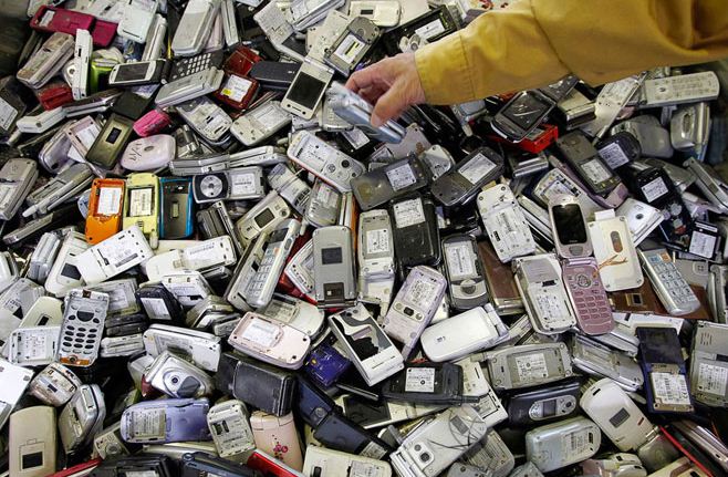 В Казахстане проведут акцию по сбору старых сотовых телефонов