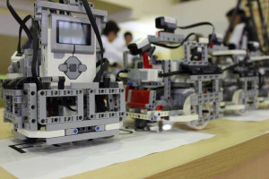 В школах Казахстана открываются первые лаборатории по робототехнике
