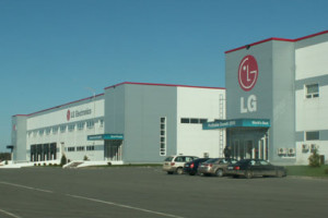 LG начинает производство усовершенствованной линейки плазменных телевизоров 2010 года
