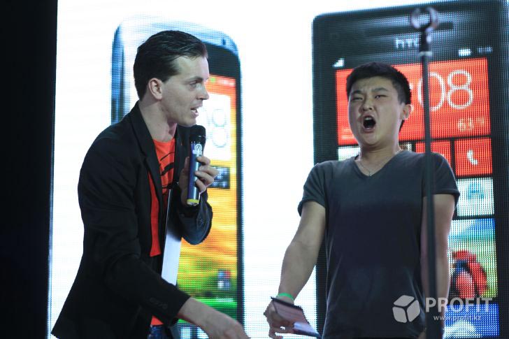 В ходе презентации был разыгран смартфон HTC One