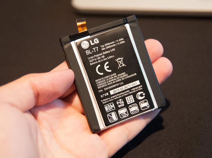 LG G2 оснащен батареей SIO+