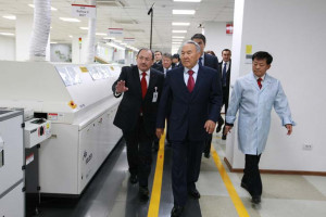 Президент Казахстана посетил завод LG Electronics в Алматы
