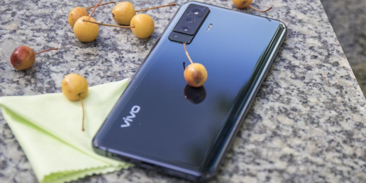 Тактильное наслаждение: обзор смартфона vivo X50