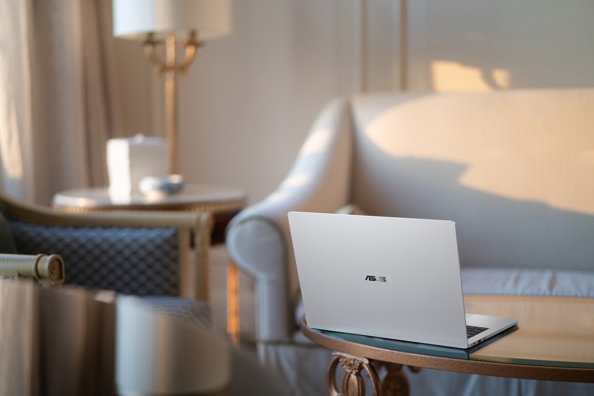 ASUS ExpertBook A7 ASUS ExpertBook A7