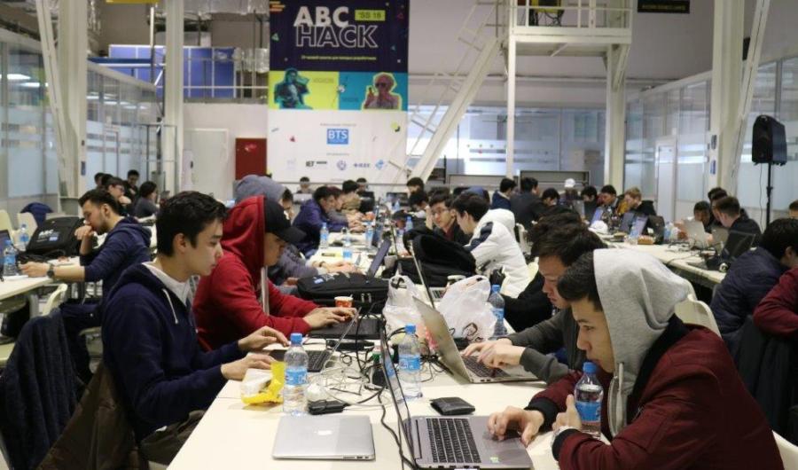Лучших молодых разработчиков определили на хакатоне ABC Hack’SS18