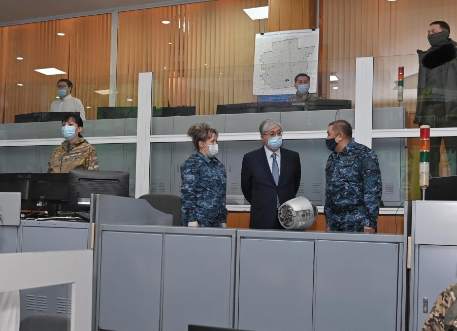 Президент посетил Центр оперативного управления департамента полиции Алматы