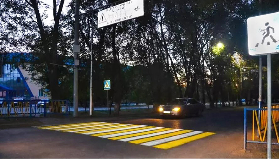 «Умный» пешеходный переход о появился в Алматы