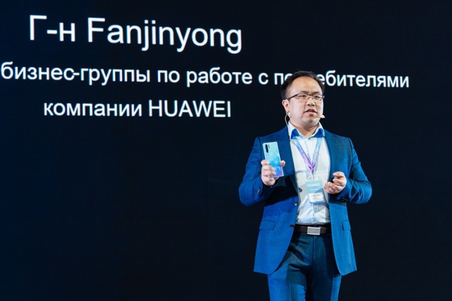 Директор Huawei Device в Казахстане и в странах ЦА Фан Джинйонг