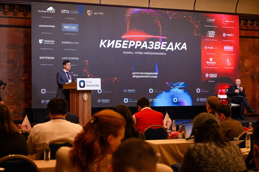 Аскар Дюсекеев