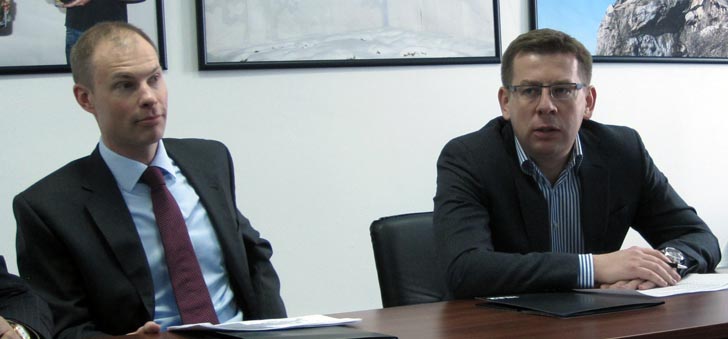 Новый и старый директора Tele2 в Казахстане: Пиетари Кивикко (слева) и Андрей Смелков
